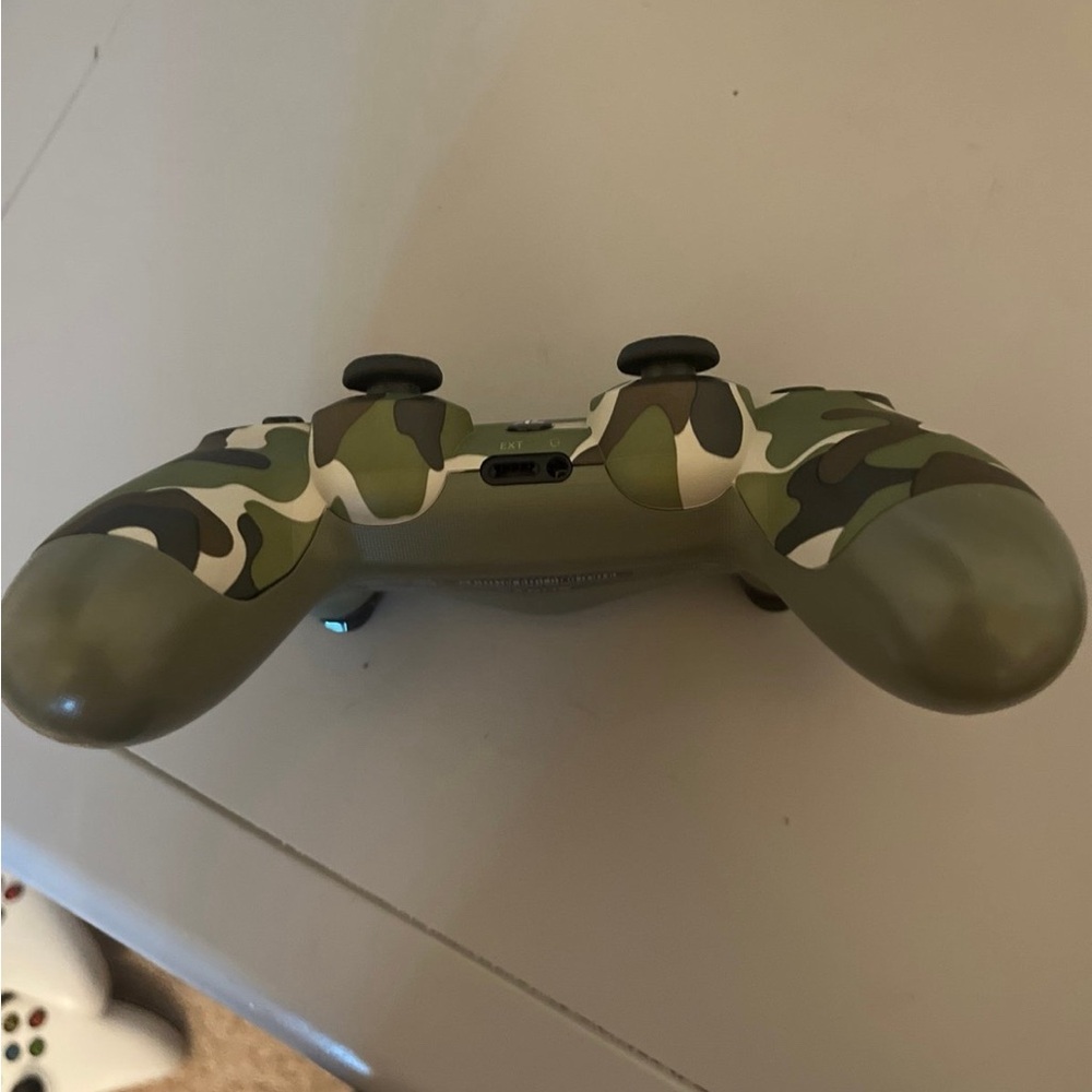PLAYSTATION 4 (BLACK) COMES WITH 1 CONTROLLER!! (CAMO) BOTH CABLES - Picture 6 of 7